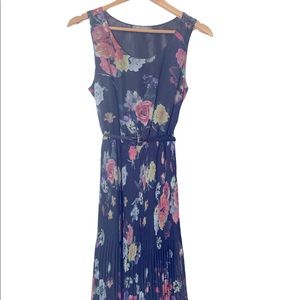 🌺 Beautiful Floral black dress size M